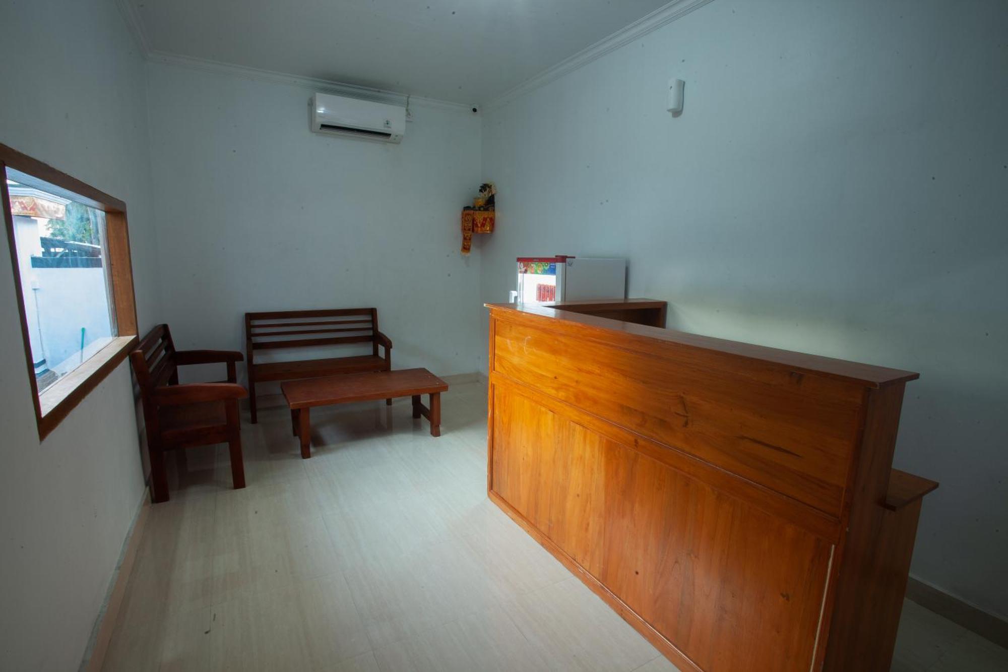 Lucky Hostel Batununggul Exterior photo